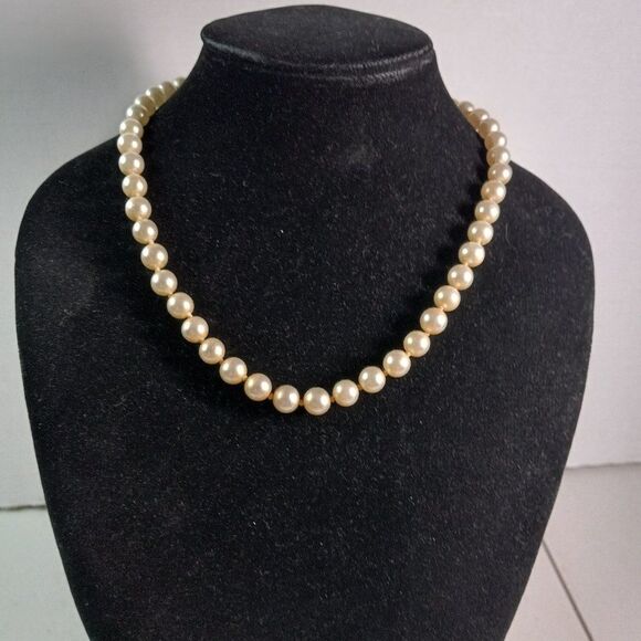 Vintage Faux Pearl Knotted withRibbed Barrel Screw Clasp - Picture 1 of 6